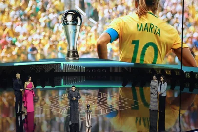 776087776Brazil International Marta (C) collects the FIFA Special award during the Best FIFA Football Awards 2023 ceremony in London on January 15, 2024. (Photo by Adrian DENNIS / AFP)Editoria: SPOLocal: LondonIndexador: ADRIAN DENNISSecao: soccerFonte: AFPFotógrafo: STF<!-- NICAID(15651151) -->
