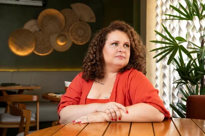 Premiada escritora e jornalista cearense, Socorro Acioli é uma das atrações confirmadas do III Festival Internacional do Leitor Quindim, entre os dias 12 e 23 de agosto. A autora participa da programação no dia 16 de agosto, às 16h, em Caxias do Sul, levando ao público sua experiência como uma das vozes mais relevantes da literatura brasileira contemporânea.<!-- NICAID(16342363) -->