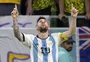 Messi homenageia esposa e filhos em chuteira de jogo contra a Croácia