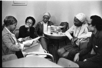 Reunião do Grupo Palmares, de Porto Alegre, RS, em novembro de 1972.O grupo, criado em 1971, foi responsável por propor o dia 20/11 como o Dia da Consciência Negra.-CRÉDITO fotógrafo: Galeno Rodrigues, Agência RBS, 15/11/1972.<!-- NICAID(14323465) -->