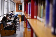 PORTO ALEGRE, RS, BRASIL, 09-03-2026: Universidades promovem iniciativas para que os estudantes aprendam a ler e compreender textos acadêmicos. Foto: Bruno Todeschini/Agência RBS<!-- NICAID(16241451) -->