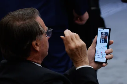 Moraes nega pedido de Bolsonaro para exibir vídeos em interrogatório sobre golpeDF - TRAMA GOLPISTA/STF/AÇÃO PENAL/JULGAMENTO/BOLSONARO - POLÍTICA - O ex-presidente Jair Messias Bolsonaro   (PL) antes do início de seu depoimento   ao ministro Alexandre de Moraes na sede   do Supremo Tribunal Federal (STF), em   Brasília (DF), nesta terça-feira, 10 de   junho de 2025. Moraes negou o pedido da   defesa de Bolsonaro para que ele   pudesse exibir vídeos durante o seu   depoimento sobre a tentativa de golpe   de Estado denunciada pela Procuradoria-  Geral da República (PGR). Bolsonaro   pretendia expor gravações de   autoridades que fizeram críticas às   urnas eletrônicas, como o ministro do   STF Flávio Dino e o ex-ministro Carlos   Lupi (PDT). O objetivo era contrastar o   seu discurso, que utilizou notícias   falsas para atacar o sistema eletrônico   de votação, com as manifestações de   políticos de esquerda.   10/06/2025 - Foto: WILTON JUNIOR/ESTADÃO CONTEÚDOEditoria: POLÍTICALocal: BRASÍLIAIndexador: WILTON JUNIORFonte: ESTADAO CONTEUDOFotógrafo: ESTADÃO CONTEÚDO<!-- NICAID(16056492) -->