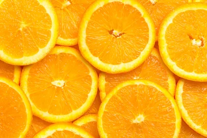 Adobe Stock - LaranjaFull frame of fresh orange fruit slices pattern background, close up, high angle viewIndexador: Spyros ArsenisFonte: 376310957<!-- NICAID(16064070) -->