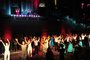 CAXIAS DO SUL, RS, BRASIL, 23/02/2022. 2º Desfile Cênico Musical da Festa Nacional da Uva, Desfile do corso alegórico, na rua Sinimbu. (Porthus Junior/Agência RBS)<!-- NICAID(15025219) -->