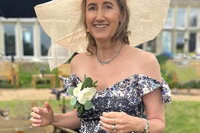 A escritora britânica Madeleine Wickham, conhecida pelo pseudônimo Sophie Kinsella, morreu aos 55 anos. A notícia foi confirmada por sua família à BBC e depois nas redes sociais da autora.<!-- NICAID(16184638) -->