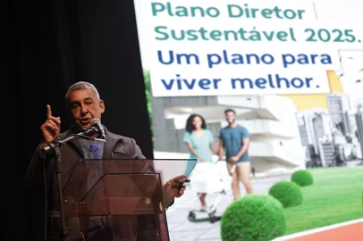 PORTO ALEGRE, RS, BRASIL, 09-08-2025: Plano Diretor. Prefeitura realiza audiência pública sobre as mudanças propostas para o Plano Diretor de Porto Alegre no auditório Araujo Viana. Foto: Mateus Bruxel/Agencia RBS<!-- NICAID(16098148) -->