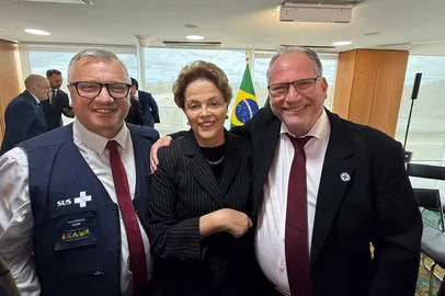 Presidente do Grupo Hospitalar Conceição, Gilberto Barichello, presidente do banco do Brics, Dilma Rousseff, e secretário-adjunto de atenção especializada à saúde do Ministério da Saúde, Carlos Amilcar Salgado<!-- NICAID(16199777) -->