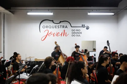Porto Alegre, RS, Brasil - 07/12/2023 - Orquestra Jovem do RS faz vaquinha para ir aos EUA. (Foto: Anselmo Cunha/Agência RBS)<!-- NICAID(15619633) -->