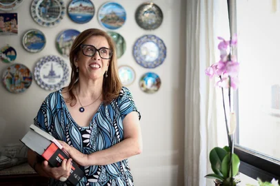 PORTO ALEGRE, RS , BRASIL, 30-12-2025: O que as mulheres querem para 2026? Uma matéria sobre como, apesar de diferentes, alguns desejos unem as mulheres. Metas mais comuns de 2026 e dicas de como buscá-las. Na foto, Joceline Gabbi, 56 anos, servidora pública. Foto: Bruno Todeschini/Agencia RBS<!-- NICAID(16195880) -->