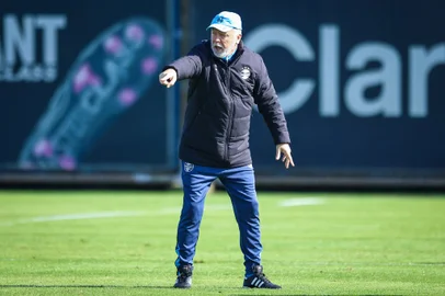 Mano Menezes, técnico do Grêmio, em treino no CT Luiz Carvalho.