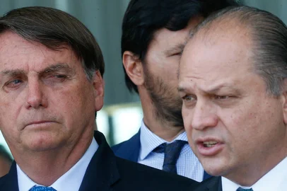 Luis Miranda confirma que foi Ricardo Barros o deputado citado por BolsonaroDF - CPI/COVID/COVAXIN/LUIS MIRANDA/RICARDO BARROS/ARQUIVO - POLÍTICA - Foto de arquivo de 28 de setembro de   2020 do presidente da República, Jair   Bolsonaro (e), observando o líder do   governo na Câmara, Ricardo Barros (PP-  PR)(d), anunciando acordo com líderes   partidários para votar o Renda Cidadã,   no Palácio da Alvorada, em Brasília.   Pressionado na CPI da Covid, o deputado   federal Luis Miranda (DEM-DF) afirmou   que Bolsonaro citou Barros como o   parlamentar "no rolo da vacina" da   Covaxin. Na versão de Miranda, o   presidente demonstrou saber da origem   de um suposto esquema de corrupção na   compra da vacina indiana ao citar o   nome do parlamentar.   28/09/2020 - Foto: DIDA SAMPAIO/ESTADÃO CONTEÚDOEditoria: POLÍTICALocal: BRASÍLIAIndexador: DIDA SAMPAIOFotógrafo: ESTADÃO CONTEÚDO<!-- NICAID(14818982) -->