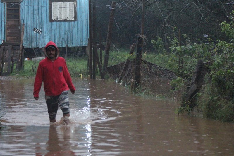 Passo-fundenses contabilizam prejuízos após inundações que atingiram o município <!-- NICAID(15532154) -->
