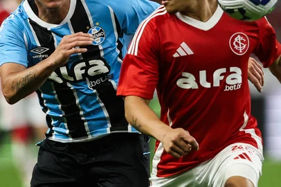 Renan Mattos / Agencia RBS PORTO ALEGRE, RS, BRASIL, 21-09-2025: Em jogo válido pela 24ª rodada do Brasileirão, o Grenal 448 iniciou com uma carga extra de tensão com os dois treinadores ameaçados de perderem seus cargos. No primeiro turno, o resultado foi 1 a 1 na Arena. Foto: Renan Mattos/Agência RBS<!-- NICAID(16129905) -->