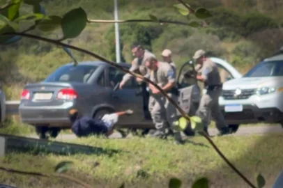 Frame de vídeo que mostra homem sendo morto a tiros por brigadiano em Bom Jesus em março.<!-- NICAID(16075572) -->