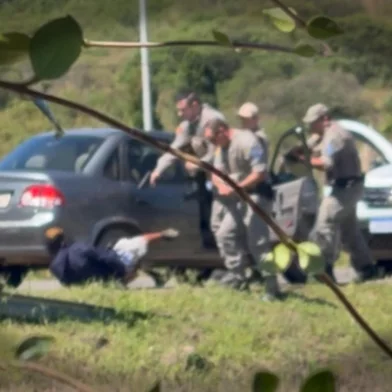 Frame de vídeo que mostra homem sendo morto a tiros por brigadiano em Bom Jesus em março.<!-- NICAID(16075572) -->