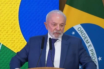 Governo anuncia R$ 30 bi em crédito para setores afetados por tarifaço. Na foto, presidente Lula durante anúncio.<!-- NICAID(16100565) -->