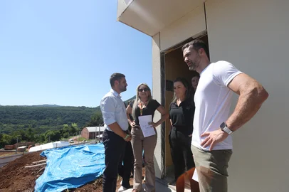 MUÇUM, RS, BRASIL, 5/2/2025 - Governador Eduardo Leite visita loteamento Jardim Cidade Alta, em Muçum<!-- NICAID(15969844) -->