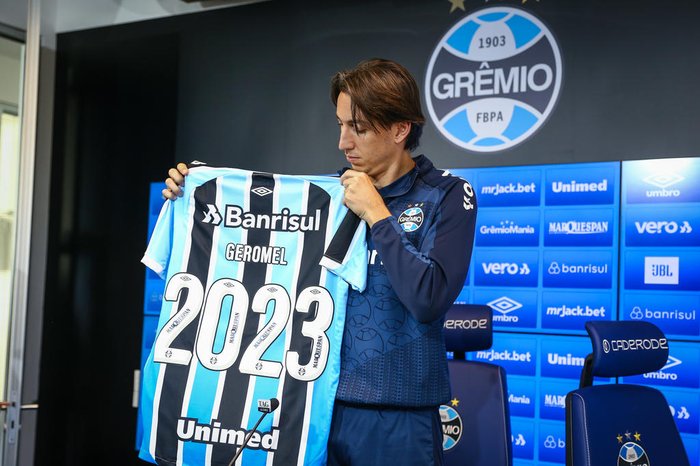 Grêmio projeta o retorno de Geromel até o final de abril