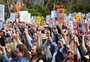 Protestos contra políticas de Trump atraem milhares às ruas dos EUA
