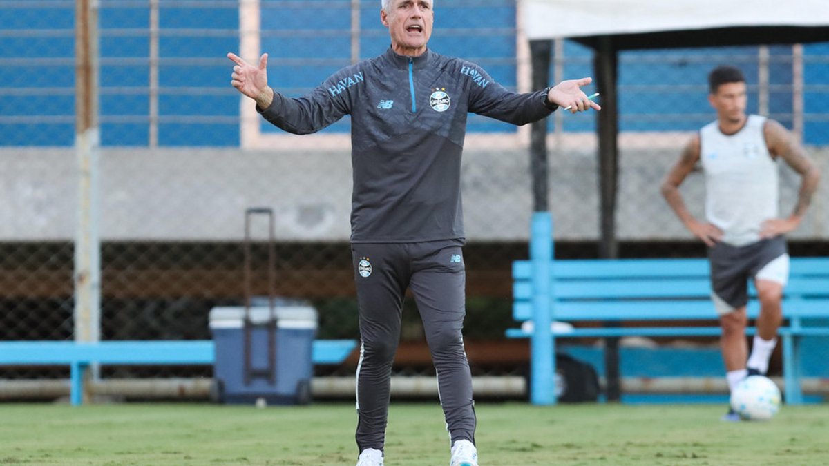Grêmio escalado com surpresa na defesa para amistoso contra a Chapecoense