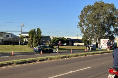 Mulher morre atropelada na BR-135, em Erechim<!-- NICAID(15786959) -->