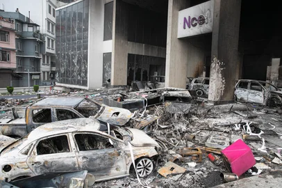 A general view shows charred vehicles amid the remains of the torched Ncell headquarter building, Nepal's leading mobile service provider, a day after it was set ablaze by protesters in Kathmandu on September 10, 2025. Nepali demonstrators set parliament ablaze on September 9, while the veteran prime minister quit, as a "Gen Z" protest movement sparked by a ban on social media overtook the Himalayan nation. At least 19 people were killed during rallies a day earlier, one of the deadliest crackdowns in years which fuelled public anger. (Photo by PRABIN RANABHAT / AFP)<!-- NICAID(16121255) -->