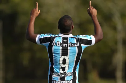 Brasileiro de Aspirantes - Grêmio x CearáFoto: Rodrigo Fatturi/Grêmio.Na foto: Elias Manoel, atacante do Grêmio, comemorando gol.<!-- NICAID(14891547) -->