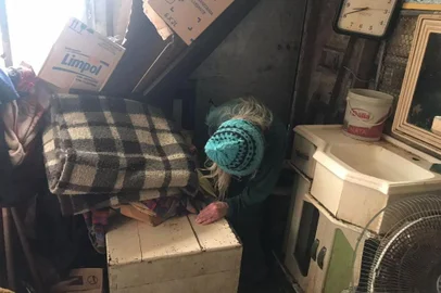 Idosa é resgatada após ser mantida em cárcere privado pelo próprio filho dentro do baú de um caminhão em Gravataí<!-- NICAID(15383950) -->