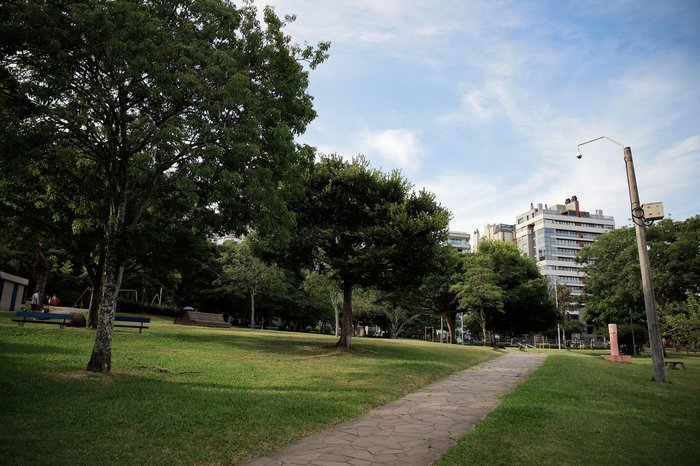 Calorão na Praça da Encol na tarde desta segunda-feira