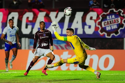 Descrição: CAXIAS DO SUL, RS, BRASIL, 12/04/2026. Caxias x Confiança, jogo válido pela segunda rodada da Série C do Campeonato Brasileiro e realizado no estádio Francisco Stédile (estádio Centenário). (Porthus Junior/Agência RBS)Indexador: BTK                             <!-- NICAID(16264384) -->