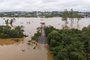 LAJEADO, RS, BRASIL - 03/05/2024 -  Ponte da RS 130, de aproximadamente 600 metros, foi levada pela água. FOTO: JEFFERSON BOTEGA, AGÊNCIA RBS<!-- NICAID(15753349) -->