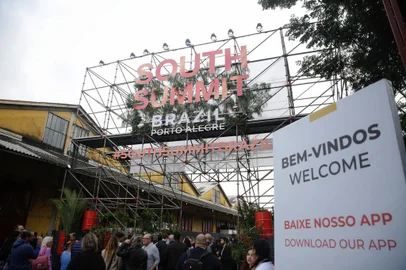 PORTO ALEGRE, RS, BRASIL,  04/05/2022- Movimentação no South Summit. Foto Mateus Bruxel/ Agência RBSIndexador: Mateus Bruxel<!-- NICAID(15086064) -->