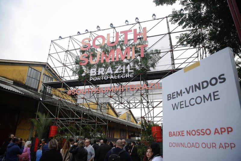 PORTO ALEGRE, RS, BRASIL,  04/05/2022- Movimentação no South Summit. Foto Mateus Bruxel/ Agência RBSIndexador: Mateus Bruxel<!-- NICAID(15086064) -->