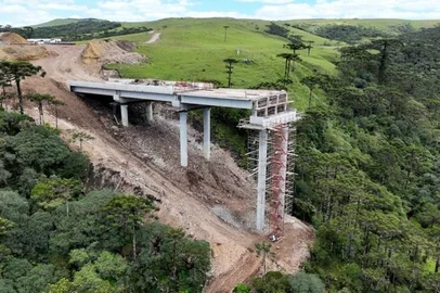 BR-285, no Rio Grande do Sul está recebendo asfalto e uma nova ponte sobre o Rio das Antas. São José dos Ausentes<!-- NICAID(16153048) -->