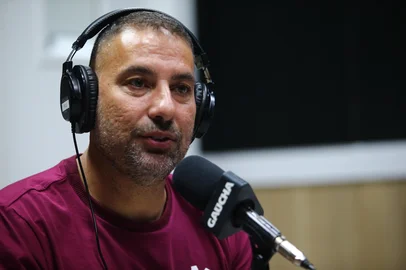 Porthus Junior / Agencia RBS CAXIAS DO SUL, RS, BRASIL, 10/03/2026. Farnei Coelho, diretor executivo de futebol da SER Caxias, participa do programa Show dos Esportes no estúdio da Rádio Gaúcha Serra. (Porthus Junior/Agência RBS)<!-- NICAID(16242316) -->