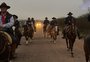 Grupo a cavalo conduz a chama crioula a Passo Fundo pelo 20º ano consecutivo