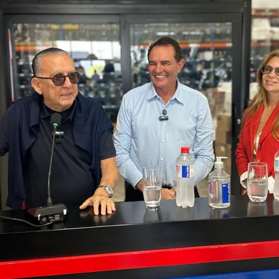 Galvão Bueno visita Passo Fundo e encontra fã<!-- NICAID(16022433) -->