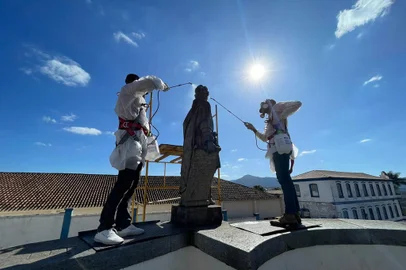 Em processo de restauração, esculturas dos 12 Profetas, localizadas na Basílica do Senhor Bom Jesus de Matosinhos, em Congonhas (MG) recebem aplicação do Biocida<!-- NICAID(15450495) -->