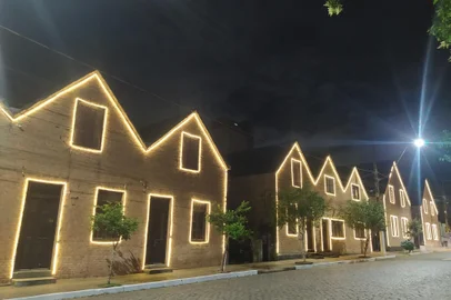 O início oficial da programação da 19ª edição da Magia de Natal do Vale Iluminado, em Galópolis, ocorre no próximo sábado (30), às 19h. As atrações seguem até 24 de dezembro e podem ser conferidas nas sextas, sábados e domingos, na Praça Duque de Caxias.<!-- NICAID(15919348) -->
