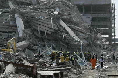 Rescue teams are seen at a construction site where a building collapsed in Bangkok on March 28, 2025, after an earthquake. A powerful earthquake rocked central Myanmar on March 28, buckling roads in capital Naypyidaw, damaging buildings and forcing people to flee into the streets in neighbouring Thailand. (Photo by Lillian SUWANRUMPHA / AFP)<!-- NICAID(16005191) -->