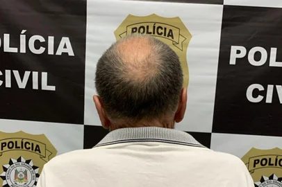 Um homem de 64 anos, identificado como um dos participantes da Chacina de Unaí, foi preso nesta quarta-feira (15) na Região das Hortênsias. Agentes da Polícia Civil encontraram o condenado em uma propriedade na divisa de Nova Petrópolis com Gramado, no interior dos municípios. O crime ocorreu em 2004, em Minas Gerais, quando quatro servidores do Ministério Público do Trabalho e Emprego (MTE) foram assassinados. Ele foi identificado como Norberto Mânica. <!-- NICAID(15954215) -->
