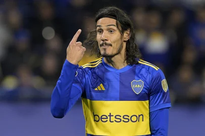 Boca Juniors' Uruguayan forward Edinson Cavani gestures during the all-Argentine Copa Libertadores quarterfinals first leg football match between Boca Juniors and Racing Club, at La Bombonera stadium in Buenos Aires on August 23, 2023. (Photo by JUAN MABROMATA / AFP)Editoria: SPOLocal: Buenos AiresIndexador: JUAN MABROMATASecao: soccerFonte: AFPFotógrafo: STF<!-- NICAID(15626458) -->