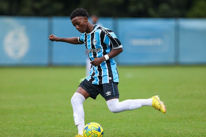 Quem é Gabriel Mec, meia-atacante que desponta como principal promessa da  base do Grêmio | GZH
