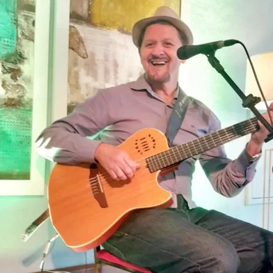 O músico mineiro, natural de Governador Valadares, Samuel Sodré, vai ser Cidadão Caxiense. A homenagem foi aprovada por unanimidade pela Câmara de Vereadores, na quinta-feira (29/2).<!-- NICAID(15695828) -->