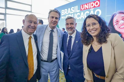 Anúncio de investimentos em universidades em Brasília. Na foto: deputado estadual, Pepe Vargas (PT-RS), ministro da Educação, Camilo Santana, ministro do Apoio à Reconstrução, Paulo Pimenta e deputada federal Denise Pessôa (PT-RS)<!-- NICAID(15785897) -->