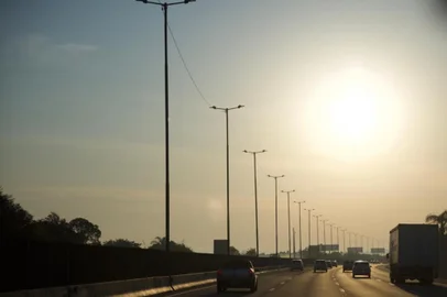 Amanhecer de sábado é de tempo firme e temperaturas altas em Porto Alegre,<!-- NICAID(14857027) -->