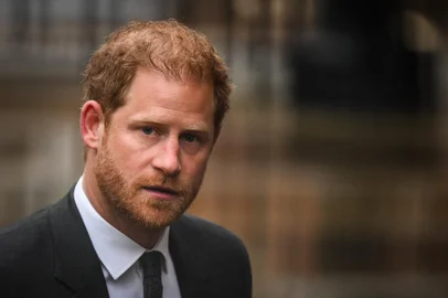 Britain's Prince Harry, Duke of Sussex arrives at the Royal Courts of Justice, Britain's High Court, in central London on March 28, 2023. - Prince Harry and pop superstar Elton John appeared at a London court, delivering a high-profile jolt to a privacy claim launched by celebrities and other figures against a newspaper publisher. The publisher of the Daily Mail, Associated Newspapers (ANL), is trying to end the high court claims brought over alleged unlawful activity at its titles. (Photo by Daniel LEAL / AFP)<!-- NICAID(15388130) -->