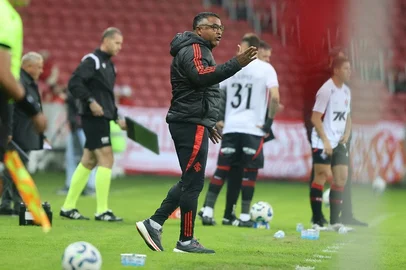 Roger Machado comanda o Inter.