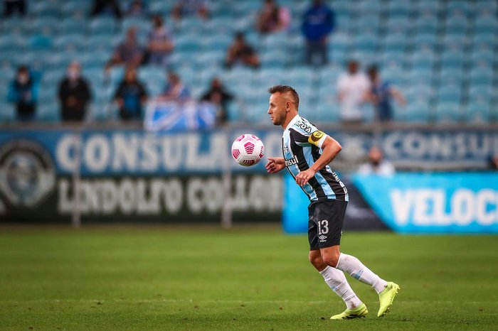 Rafinha é punido pelo STJD e Grêmio não terá lateral-direito disponível para o jogo contra o São Paulo