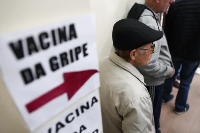 Porto Alegre, RS, Brasil60 Mais. População idosa é mais vulnerável às doenças respiratórias e com aumento das SRAGs deve procurar por vacinas de gripe e Covid 19<!-- NICAID(16044174) -->